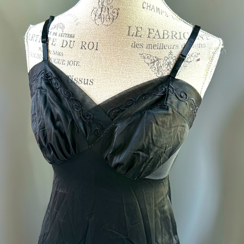 Vintage Vanity Faire black lace trimmed slip EVC size‎ S - Picture 1 of 9